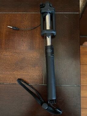 Spigen Black and Silver Selfie Stick Monopod with Wired Shutter